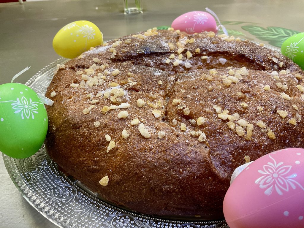 Mona de pascua tierna y deliciosa sin productos animales. Ideal para una Semana Santa piadosa.